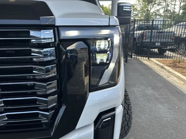Used 2025 White GMC Denali Ultimate image 9
