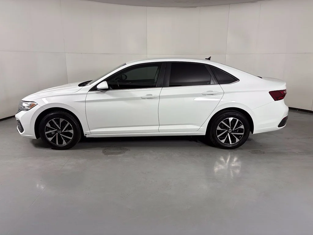 Used 2022  Volkswagen 1.5T S image 5