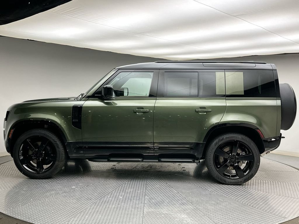 New 2026 Woolstone Green Metallic Land Rover X-Dynamic SE image 2