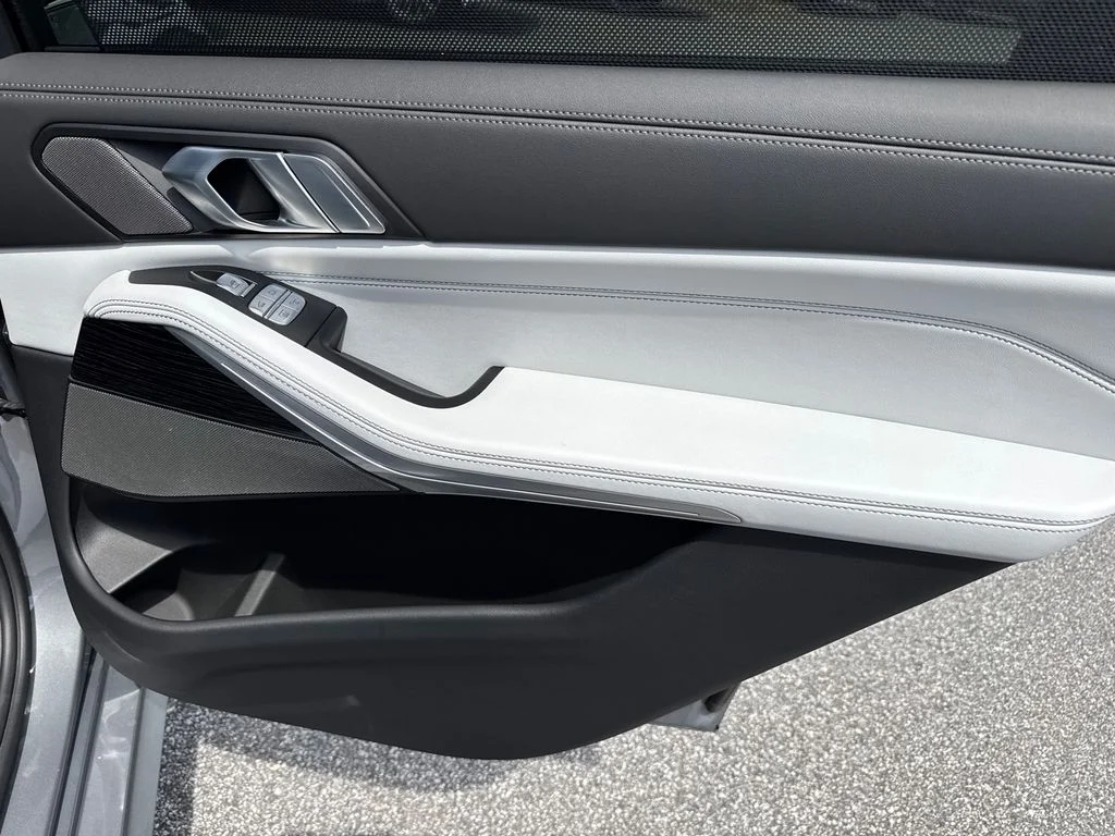Used 2023 Gray BMW xDrive40i image 17