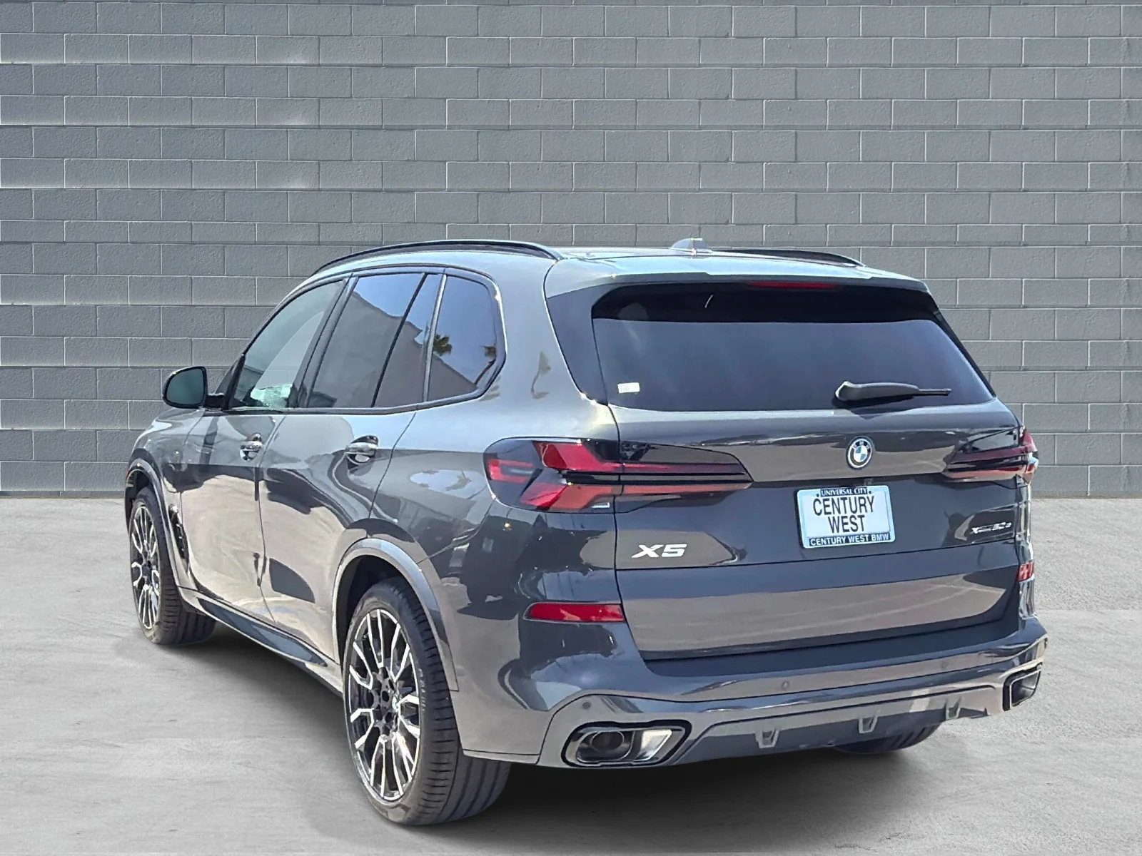 New 2026 Dravit Grey Metallic BMW xDrive50e image 3