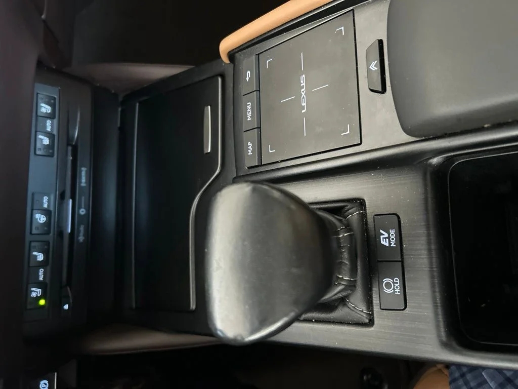 Used 2019 Red Lexus 300h image 23