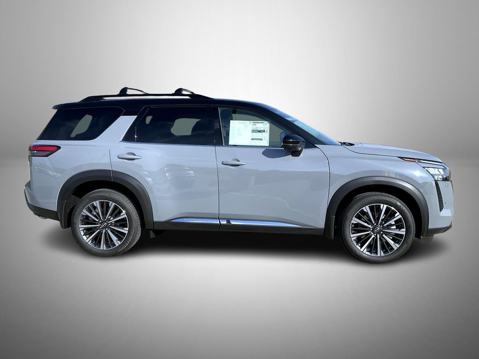 New 2026 Boulder Gray Pearl / Super Black Two-tone Nissan Platinum image 4