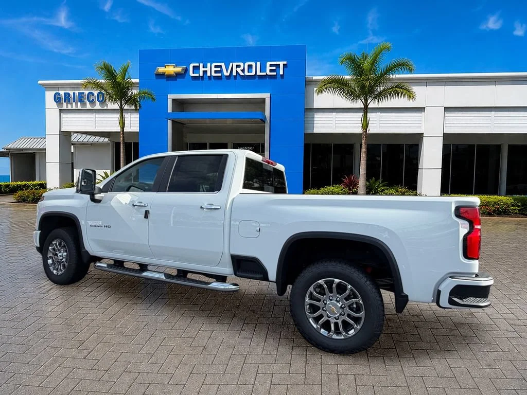 New 2026 Summit White Chevrolet LT image 5