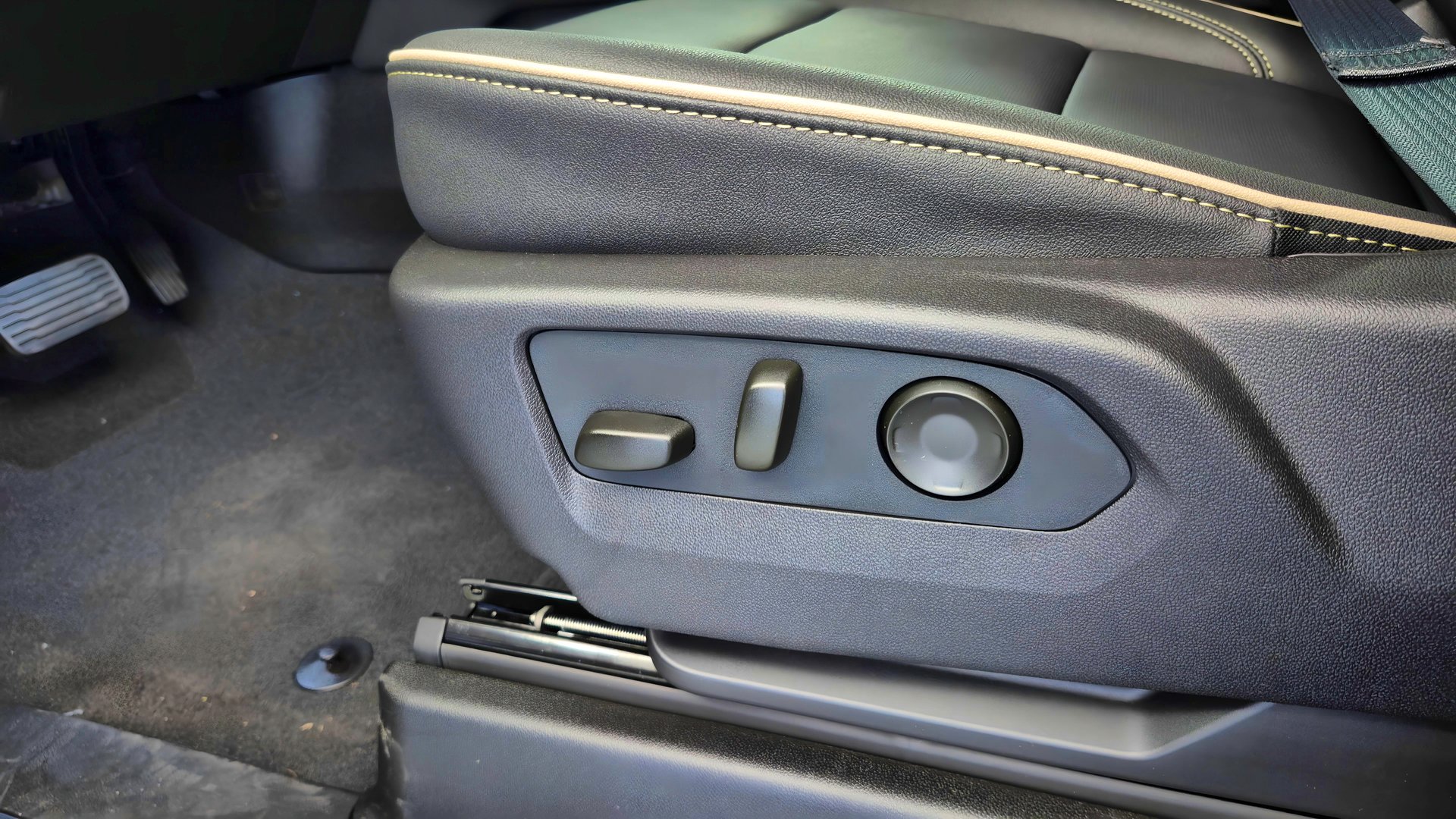 2026 Chevrolet Suburban Premier - Photo 21