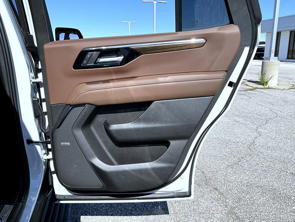 New 2026 Polar White Tricoat Chevrolet High Country image 17