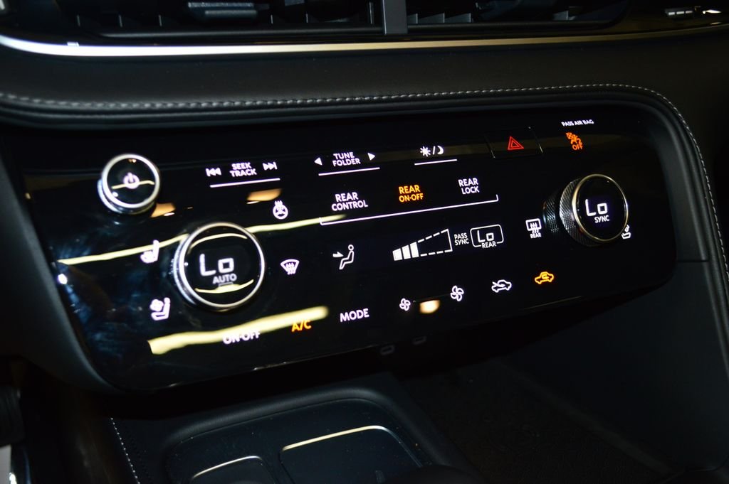 Used 2026 Graphite Shadow INFINITI LUXE image 30