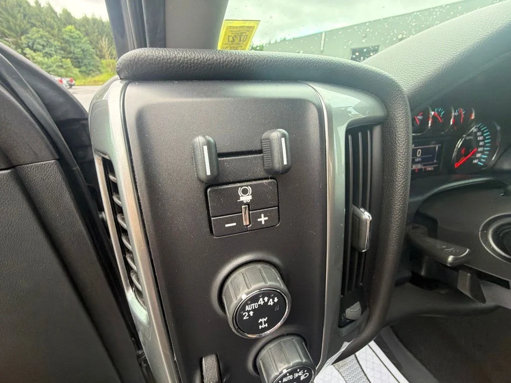 Used 2018 Gray Chevrolet LT image 19