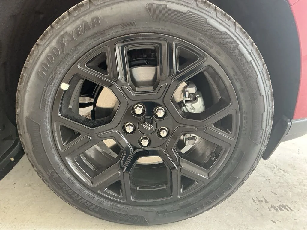 New 2026 Ruby Red Metallic Tinted Clearcoat Ford Lariat® image 26