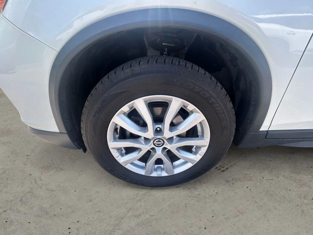 Used 2019 Pearl White Nissan SV image 15