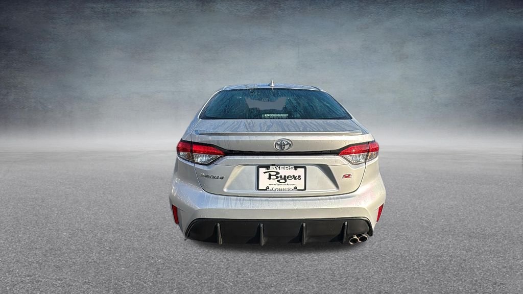 Used 2025 Classic Silver Metallic Toyota SE image 28