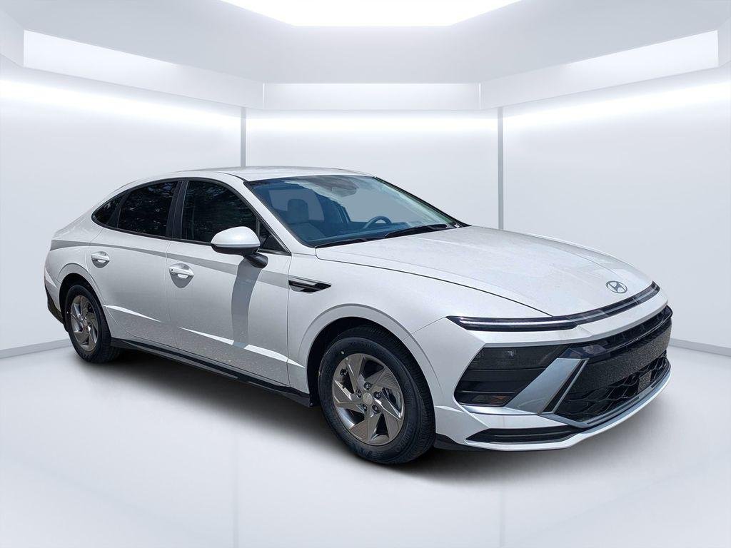 New 2026 White Hyundai SE image 1