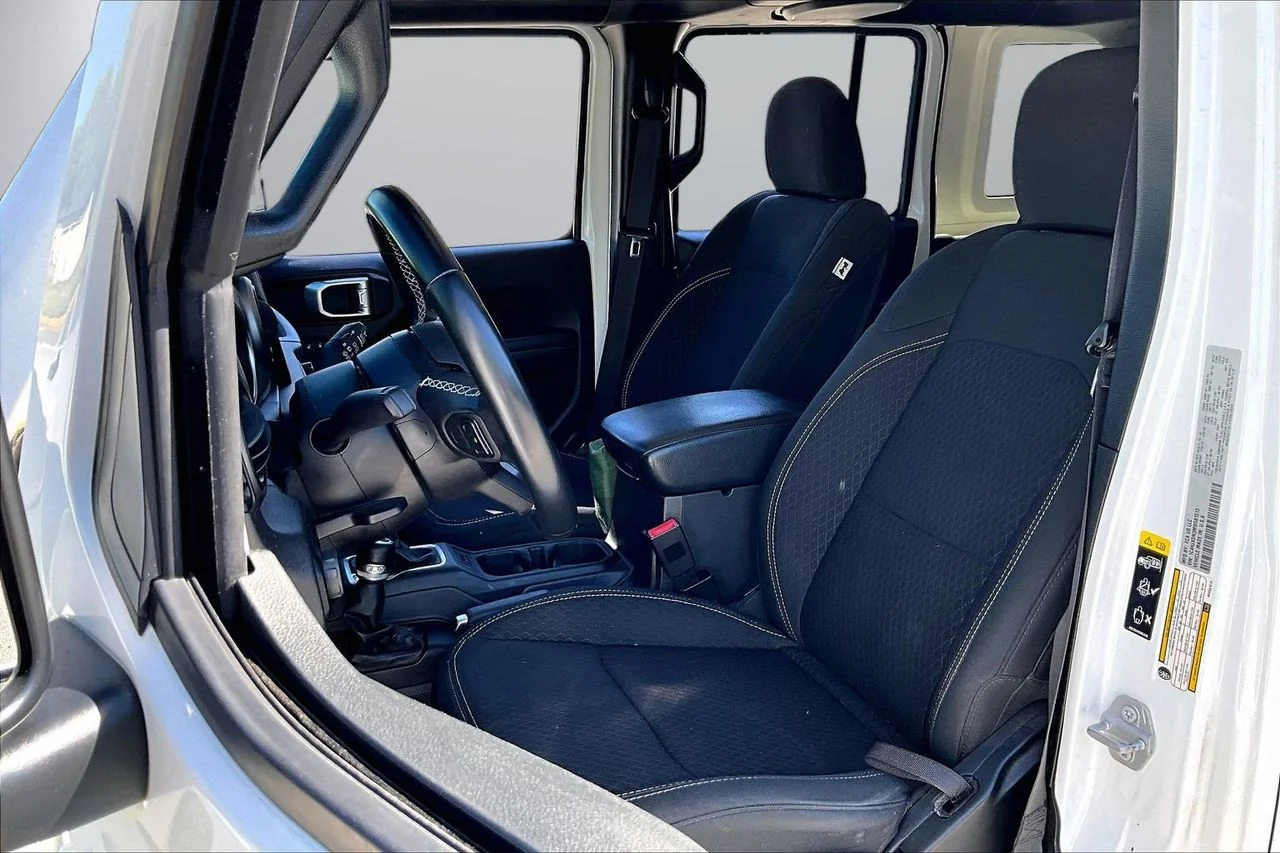 Used 2021 White Jeep Sport S image 21