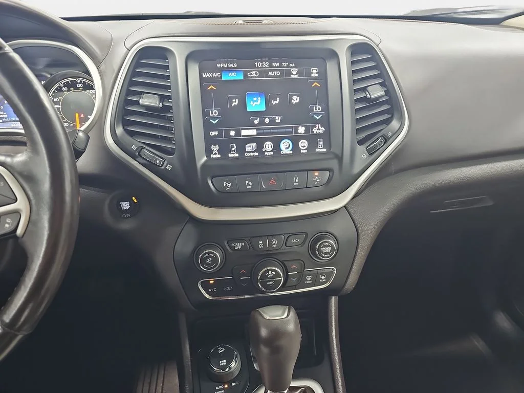 Used 2017 Silver Jeep Overland image 22