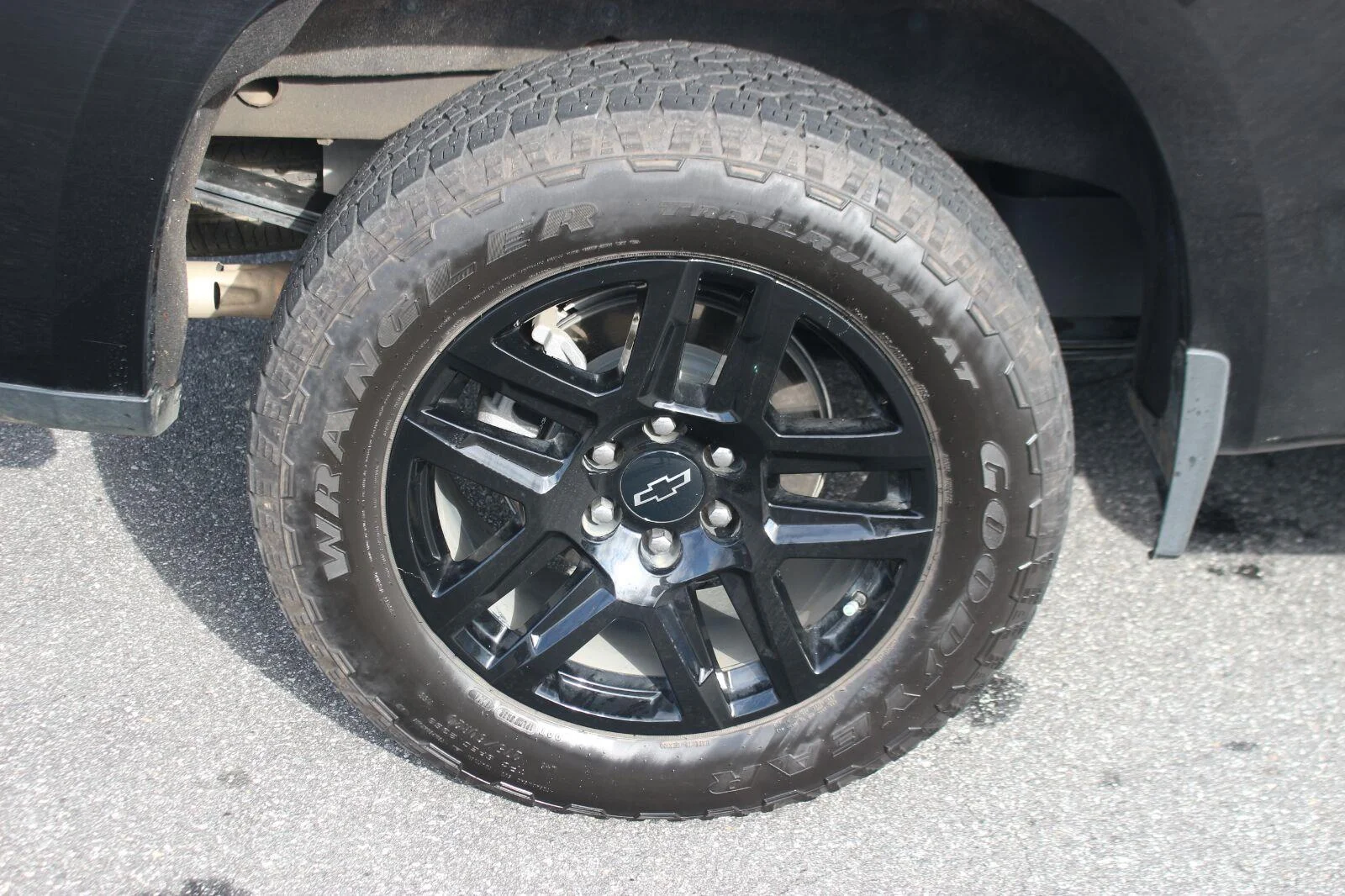 Used 2024 Black Chevrolet High Country image 40