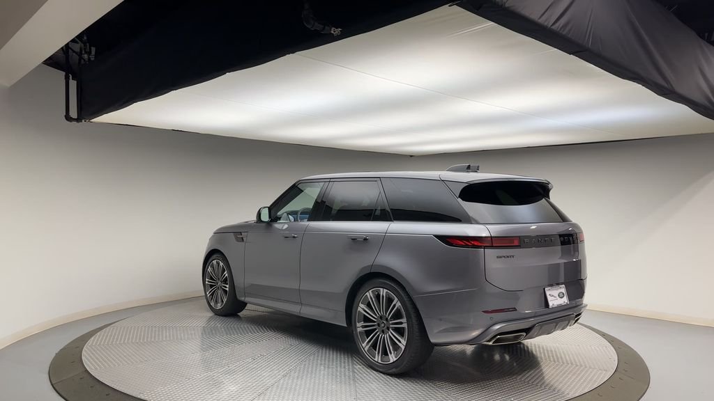 Used 2024  Land Rover Dynamic SE image 6