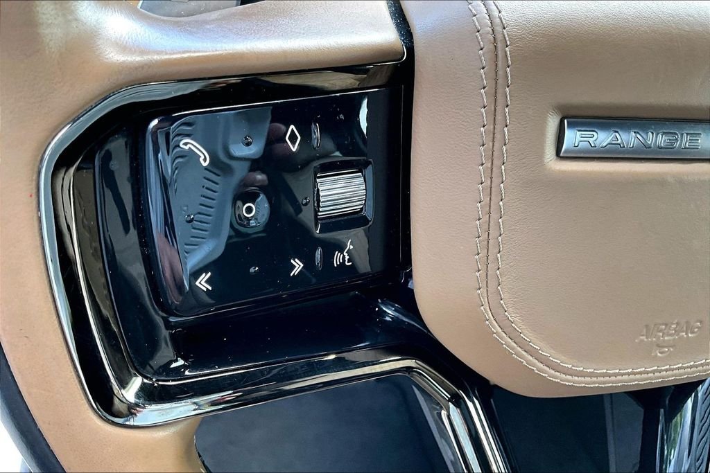 Used 2023  Land Rover SE Dynamic image 20