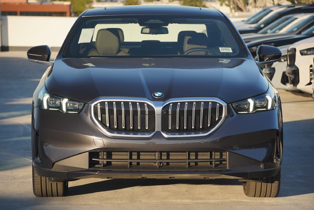 Used 2026 Dark Graphite BMW 530i image 2