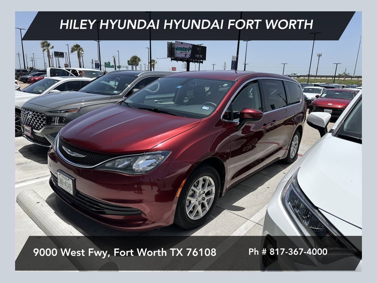 2018 Chrysler Pacifica LX's photo