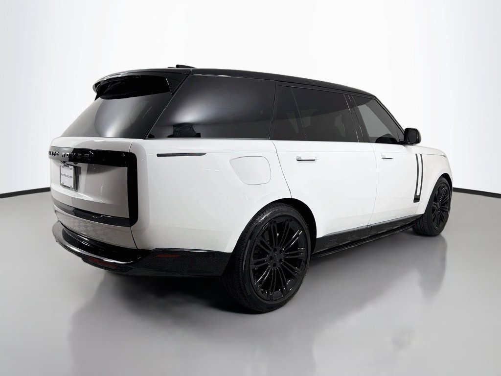 Used 2026 White Land Rover SE image 5