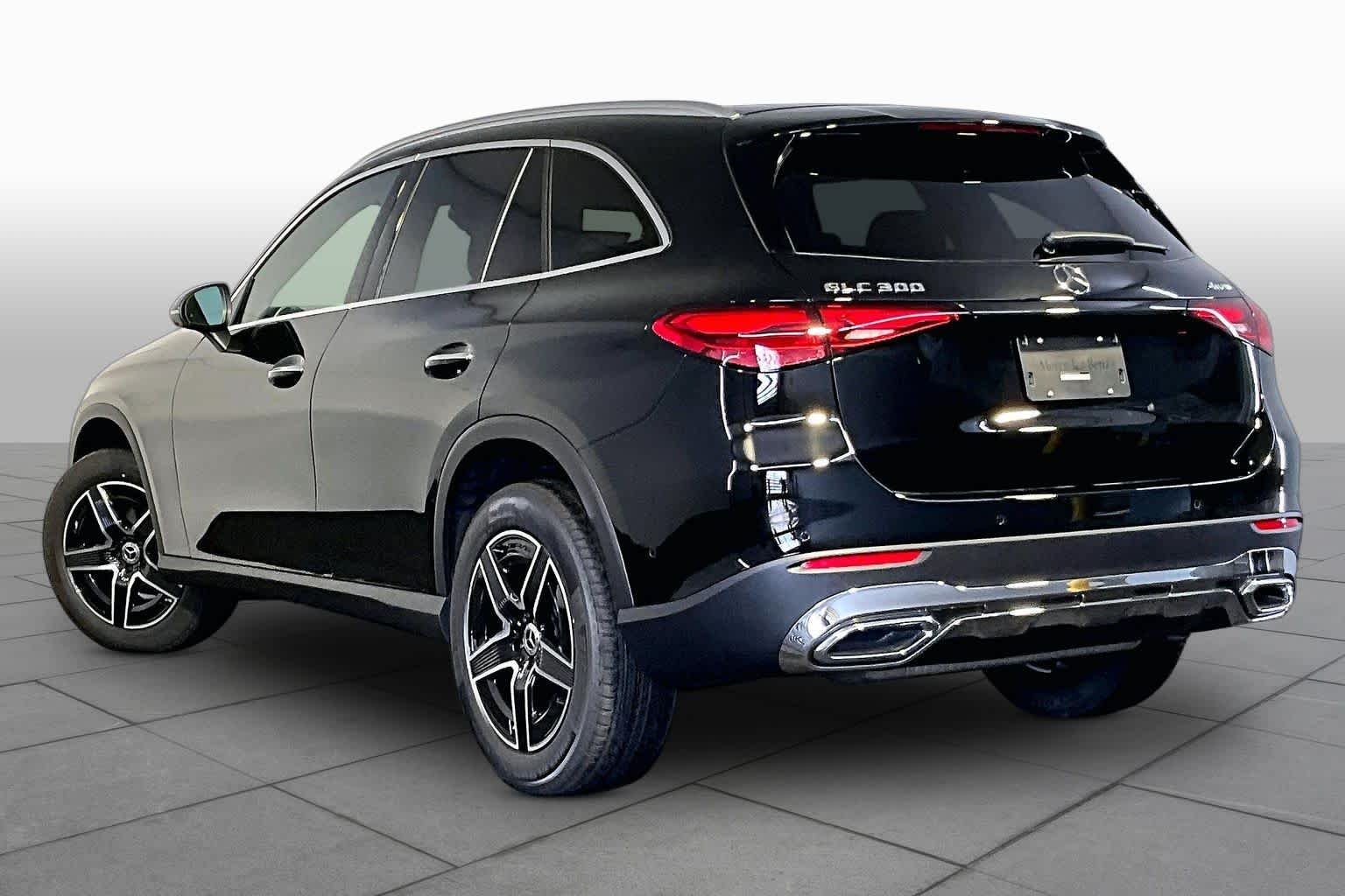 New 2026 040/Black Mercedes-Benz GLC 300 image 3