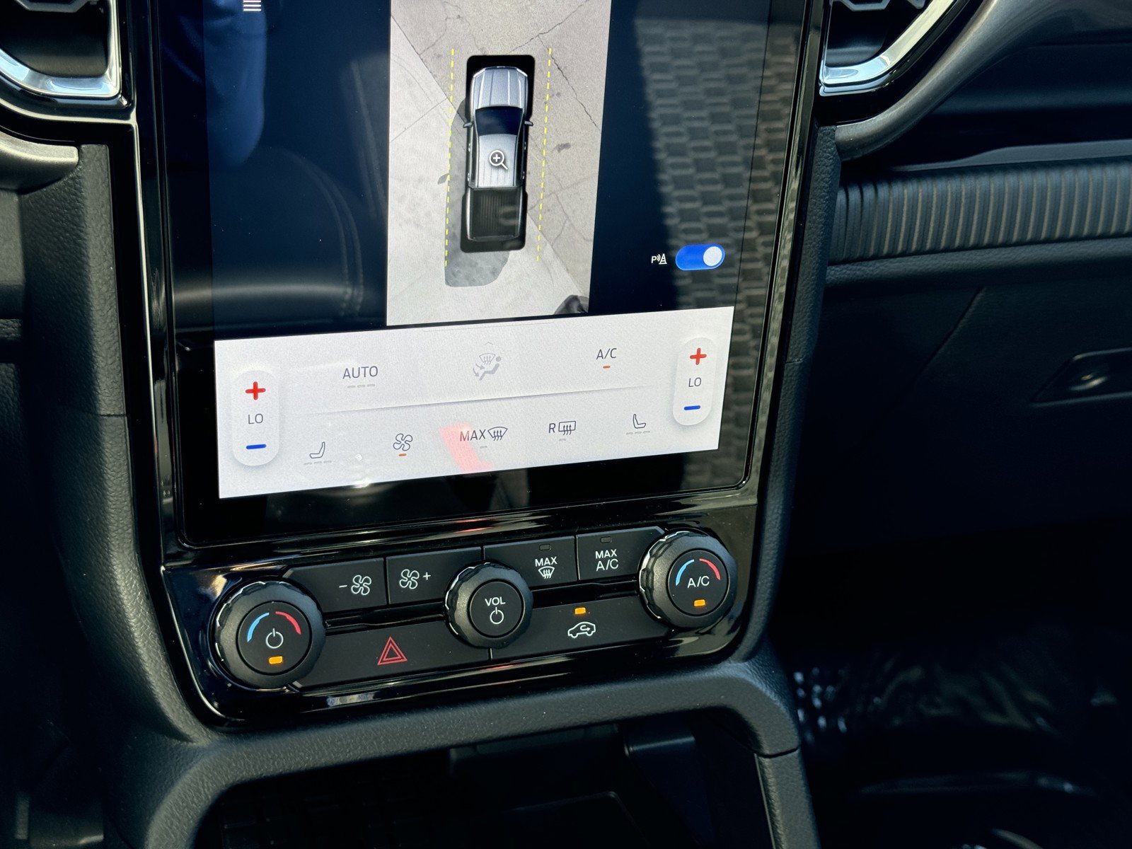 New 2024 Oxford White Ford XLT image 19