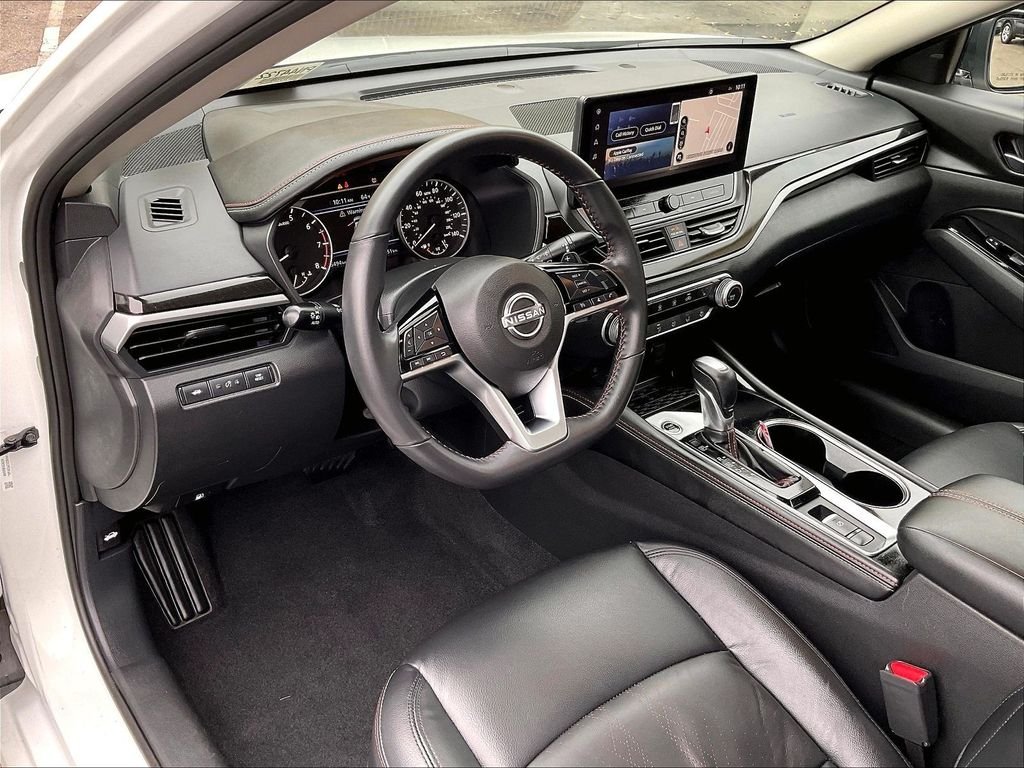 Used 2024 White Nissan 2.5 SR image 8
