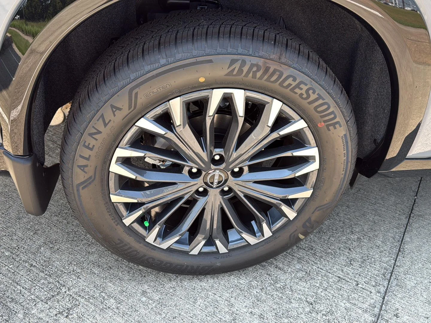 New 2026 Boulder Gray Pearl/Super Black Nissan Platinum image 10