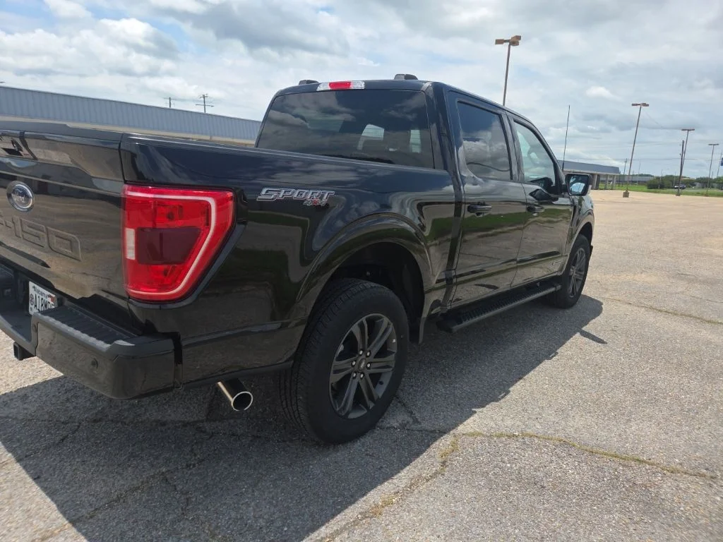 Used 2023 Black Ford XLT image 10