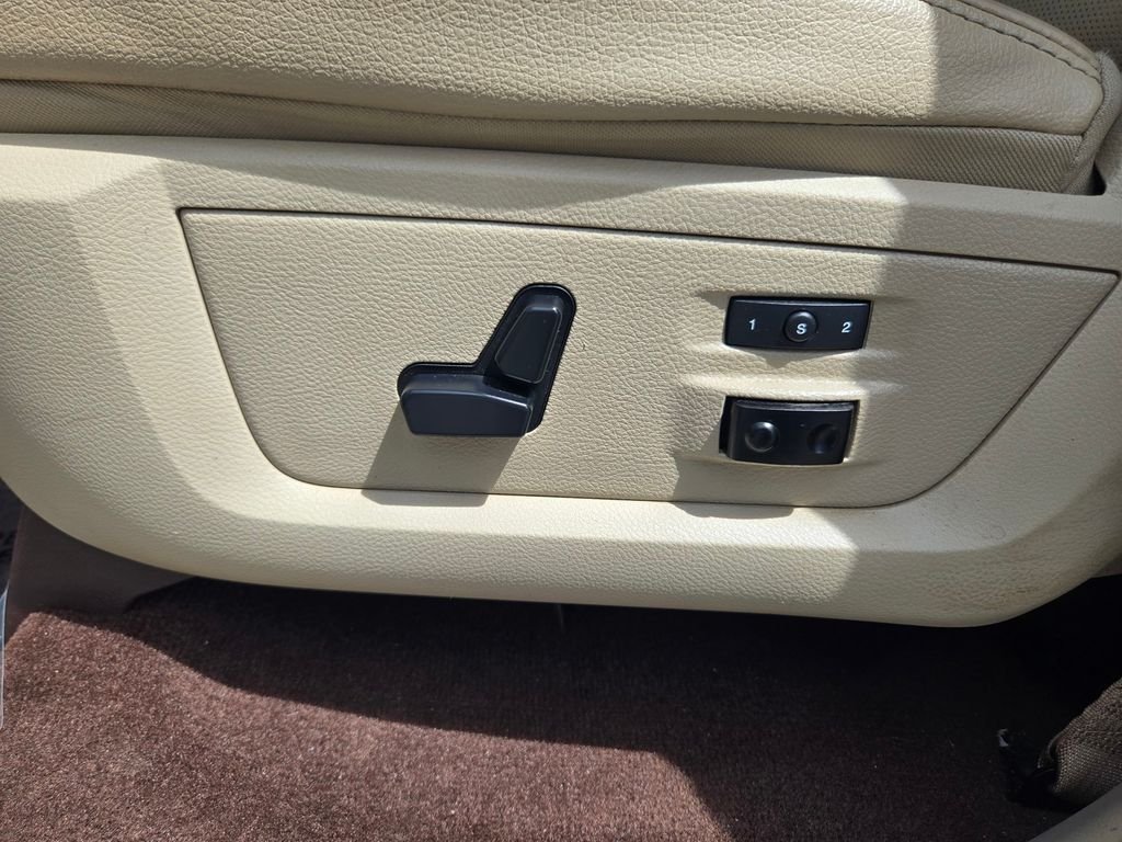 Used 2015 White Ram Laramie image 12