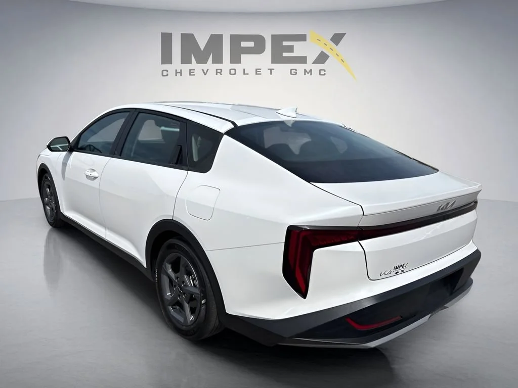 Used 2025 White Kia LXS image 3