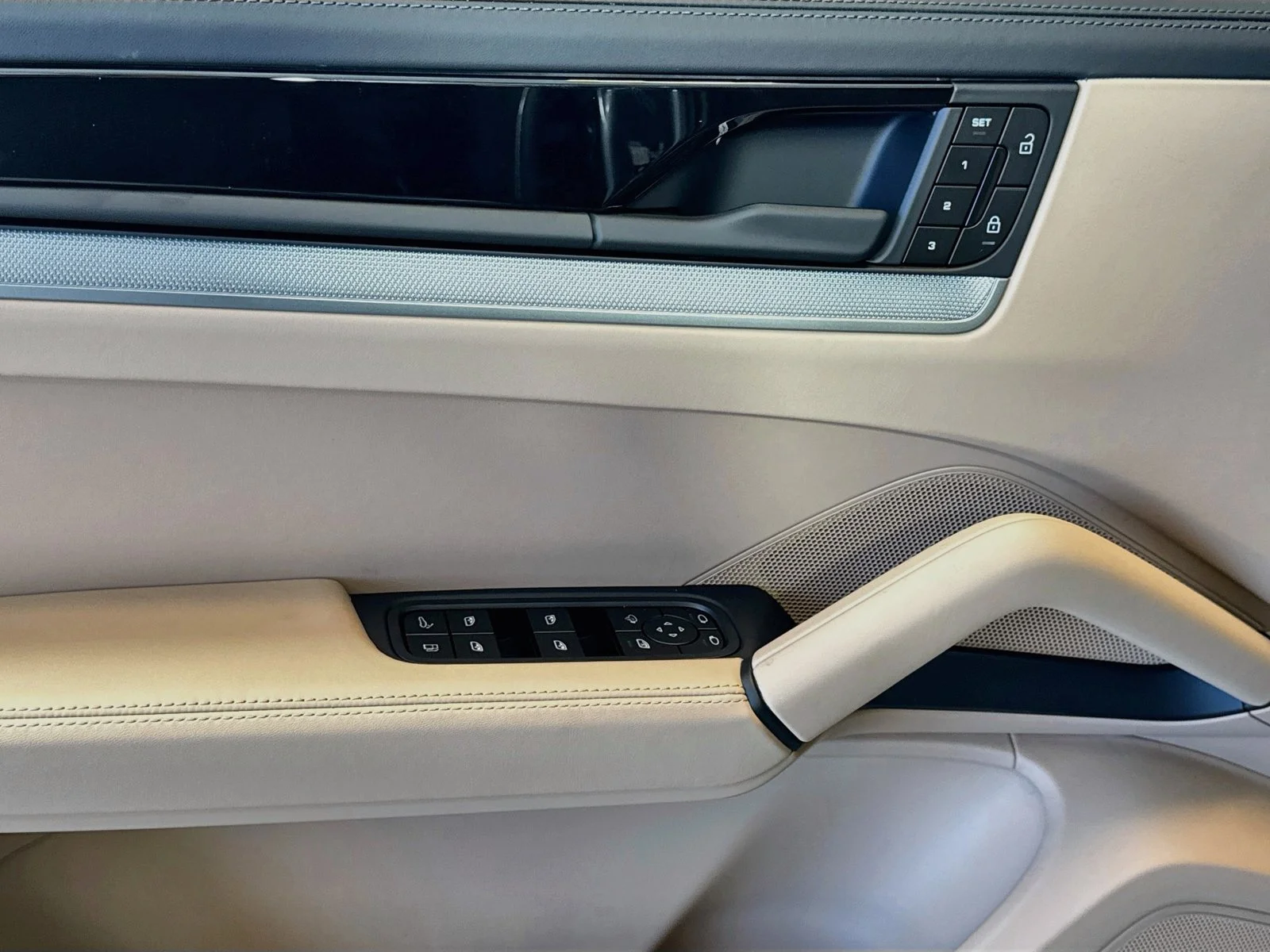 New 2026 Vanadium Grey Metallic Porsche E-Hybrid image 11