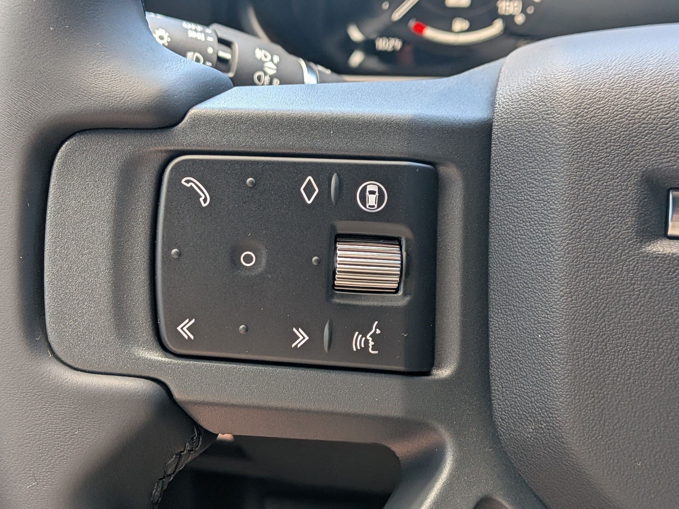 New 2026 Santorini Black Land Rover P400 X-Dynamic SE image 17