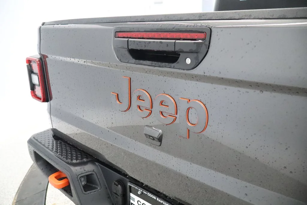 New 2026 Granite Crystal Metallic Clearcoat Jeep Mojave image 20