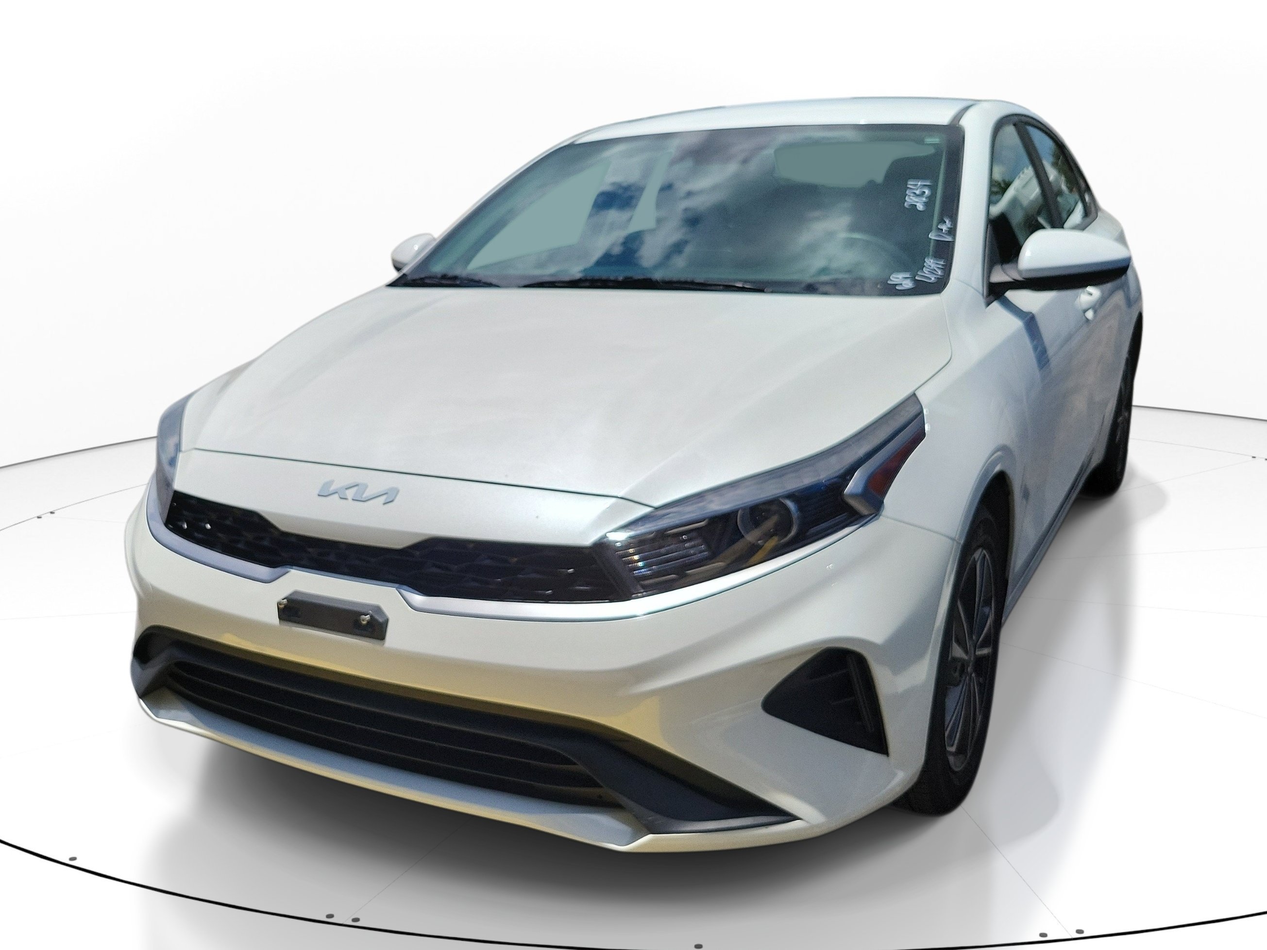 Used 2024 Snow White Pearl Kia LXS image 2