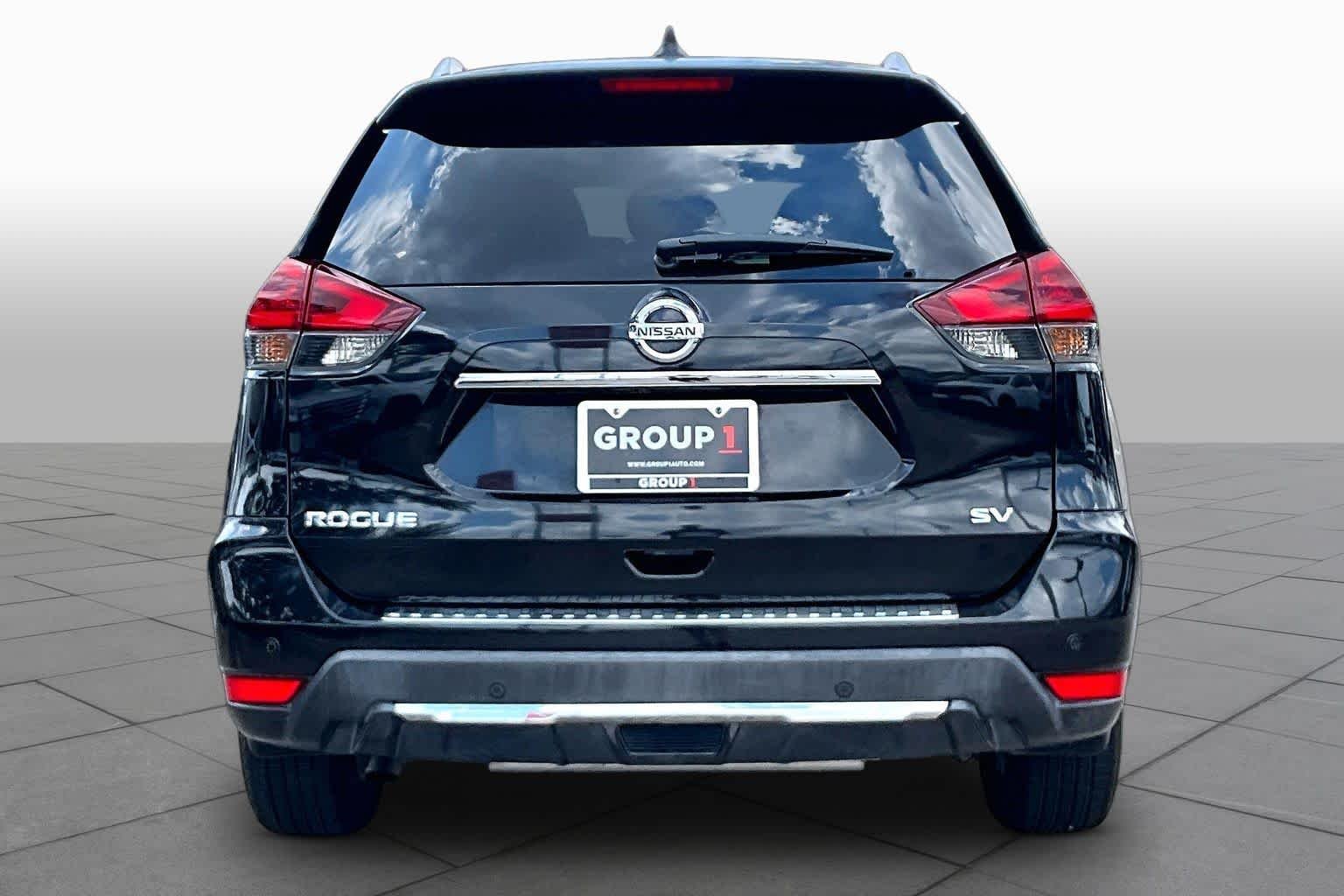 Used 2020 MAGNETIC BLACK Nissan SV image 5