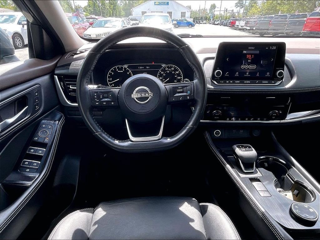 Used 2023 Gray Nissan SL image 17