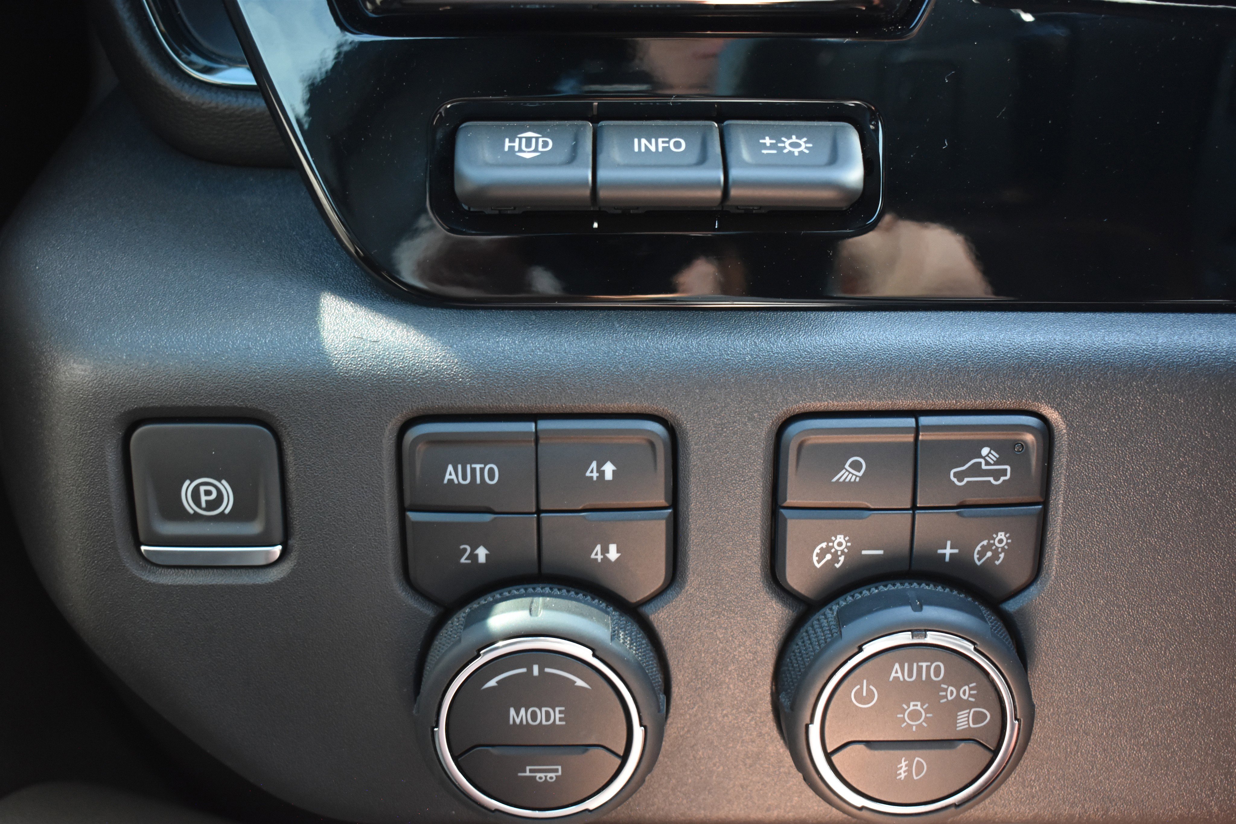 Used 2025 Slate Gray Metallic Chevrolet ZR2 image 31
