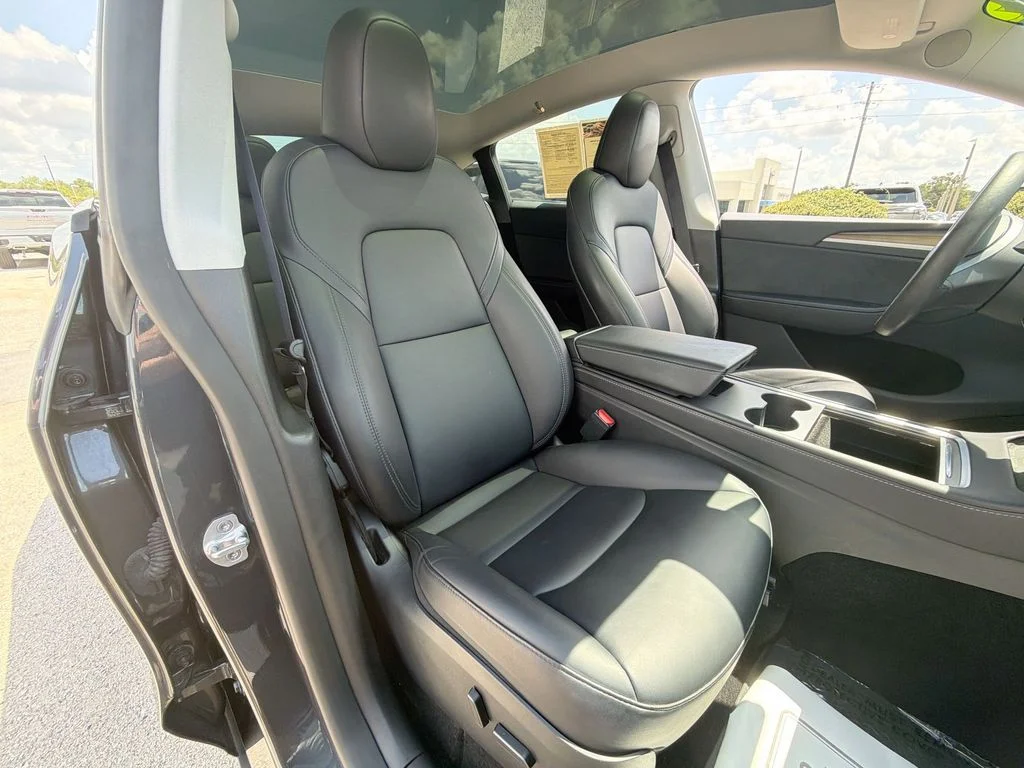 2024 Tesla Model Y Long Range - Photo 31