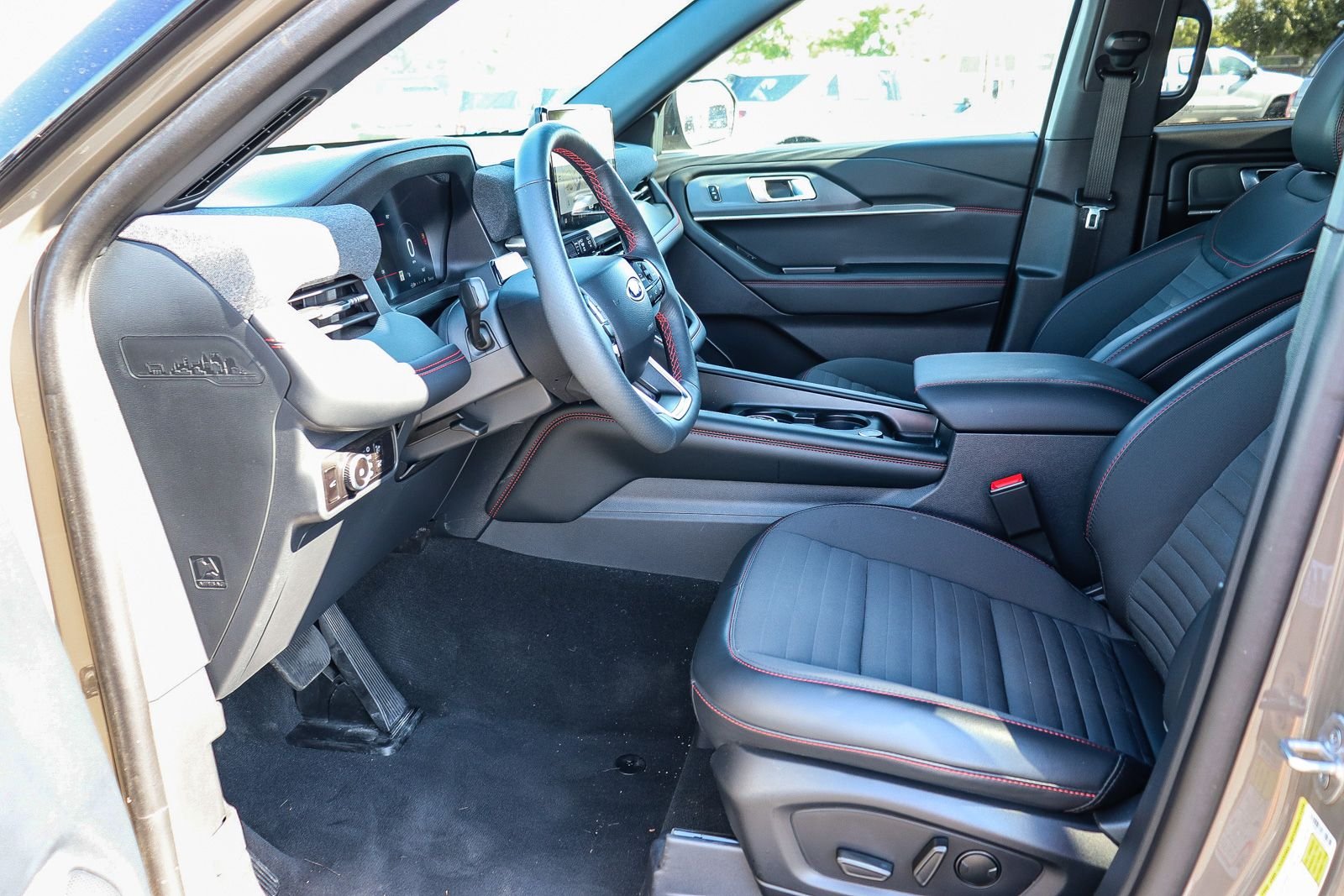 2026 Ford Explorer ST-LINE - Photo 18