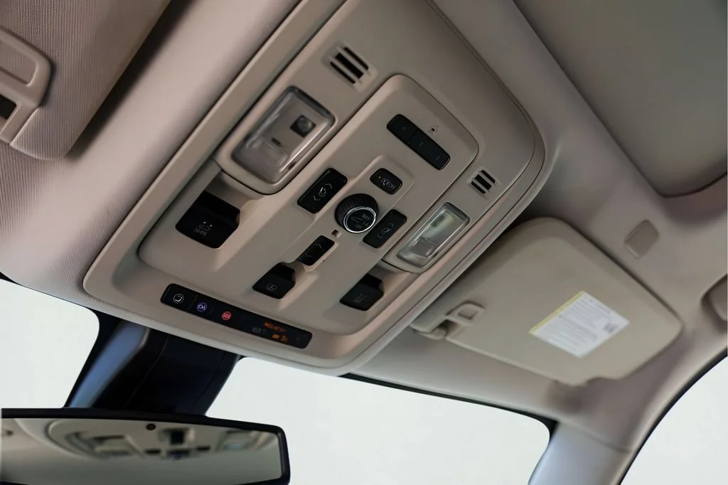 Used 2022 WHITE FROST TRICOAT GMC Denali image 23