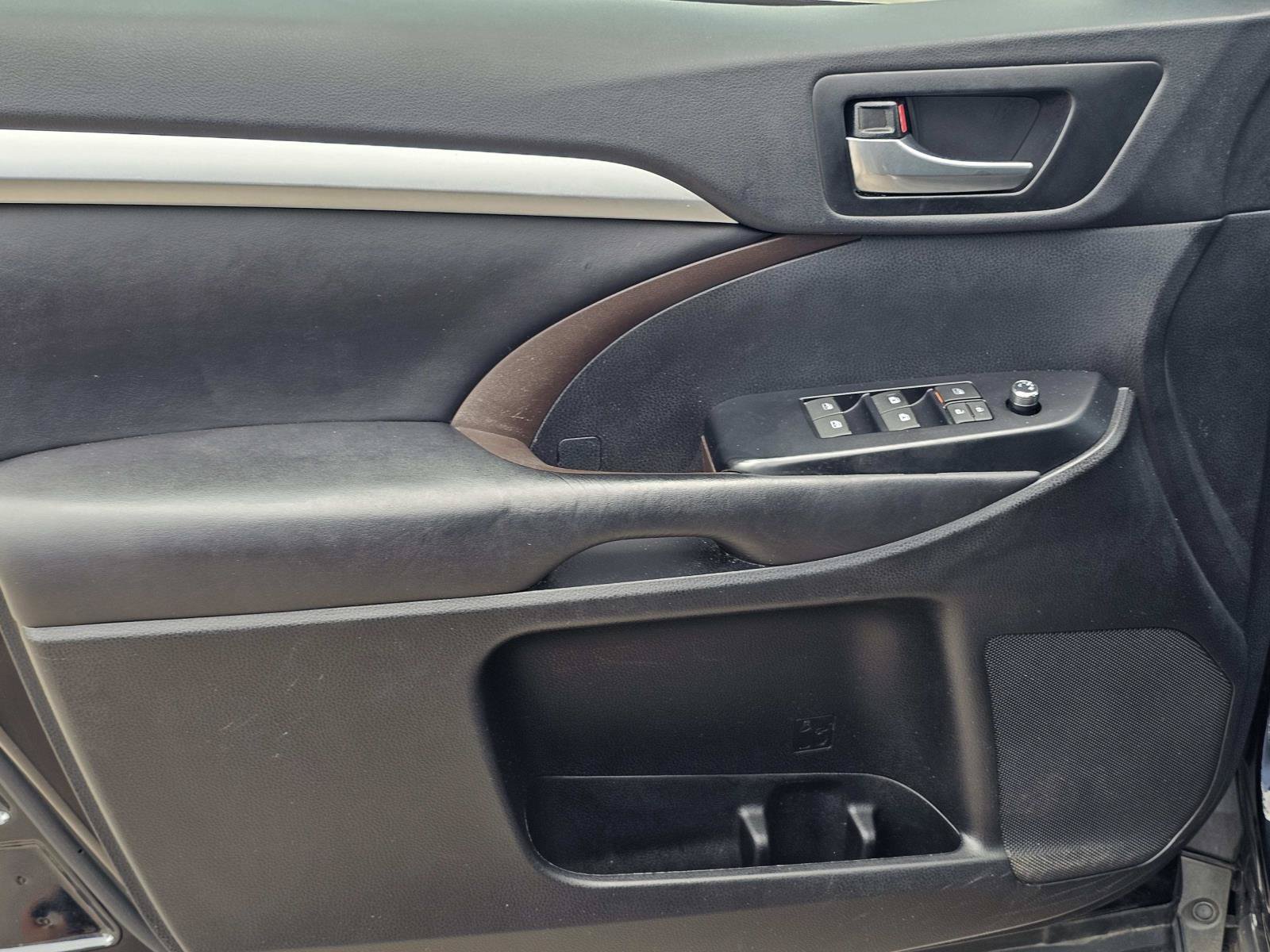 Used 2019 Black Toyota  image 15