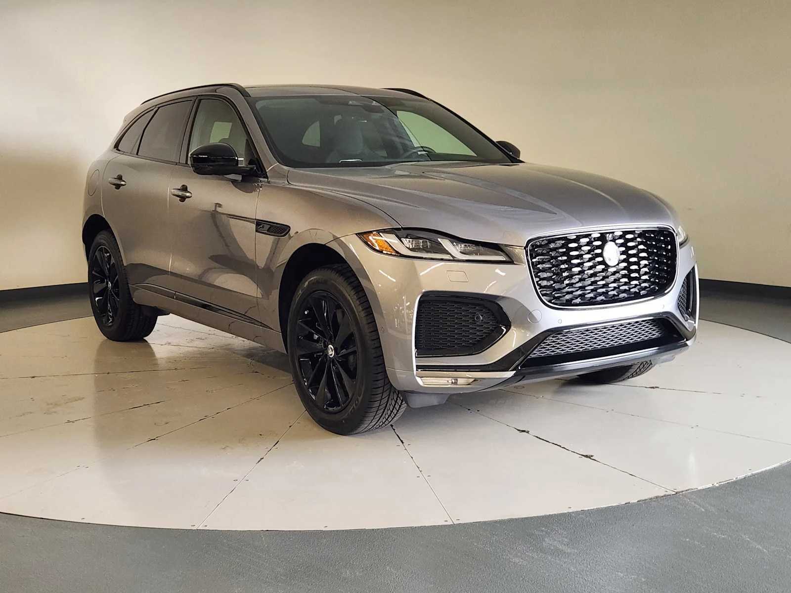 New 2026 Eiger Grey Metallic Jaguar R-Dynamic S image 13
