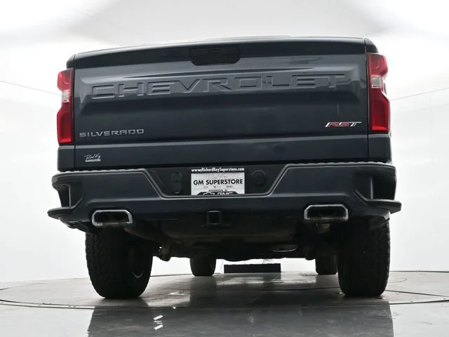 Used 2020 SHADOW GRAY METALLIC Chevrolet RST image 27