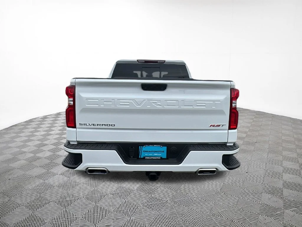 New 2026 Summit White Chevrolet RST image 10