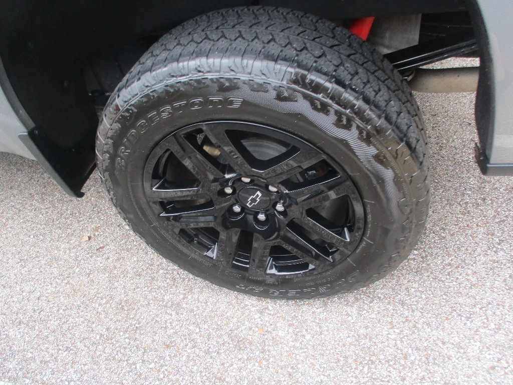 Used 2024 STERLING GRAY METALLIC Chevrolet LT Trail Boss image 23