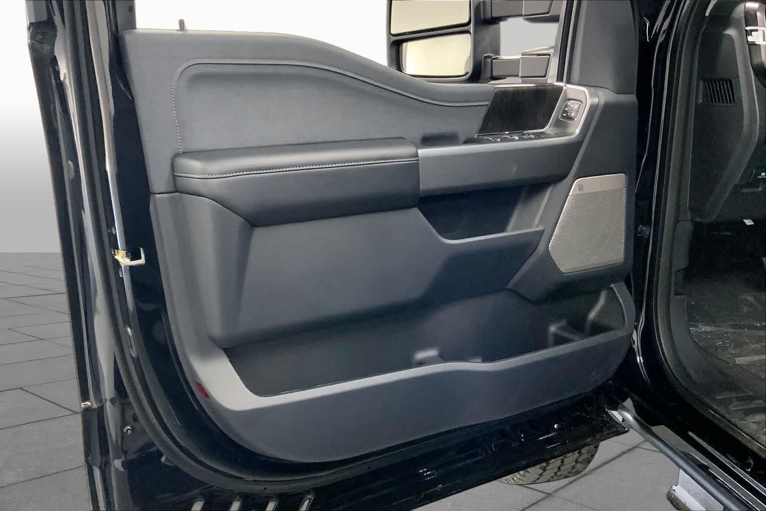 New 2026 Agate Black Metallic Ford F-250® Lariat® image 10