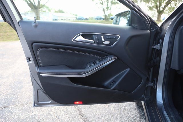 Used 2020 Gray Mercedes-Benz GLA 250 image 9