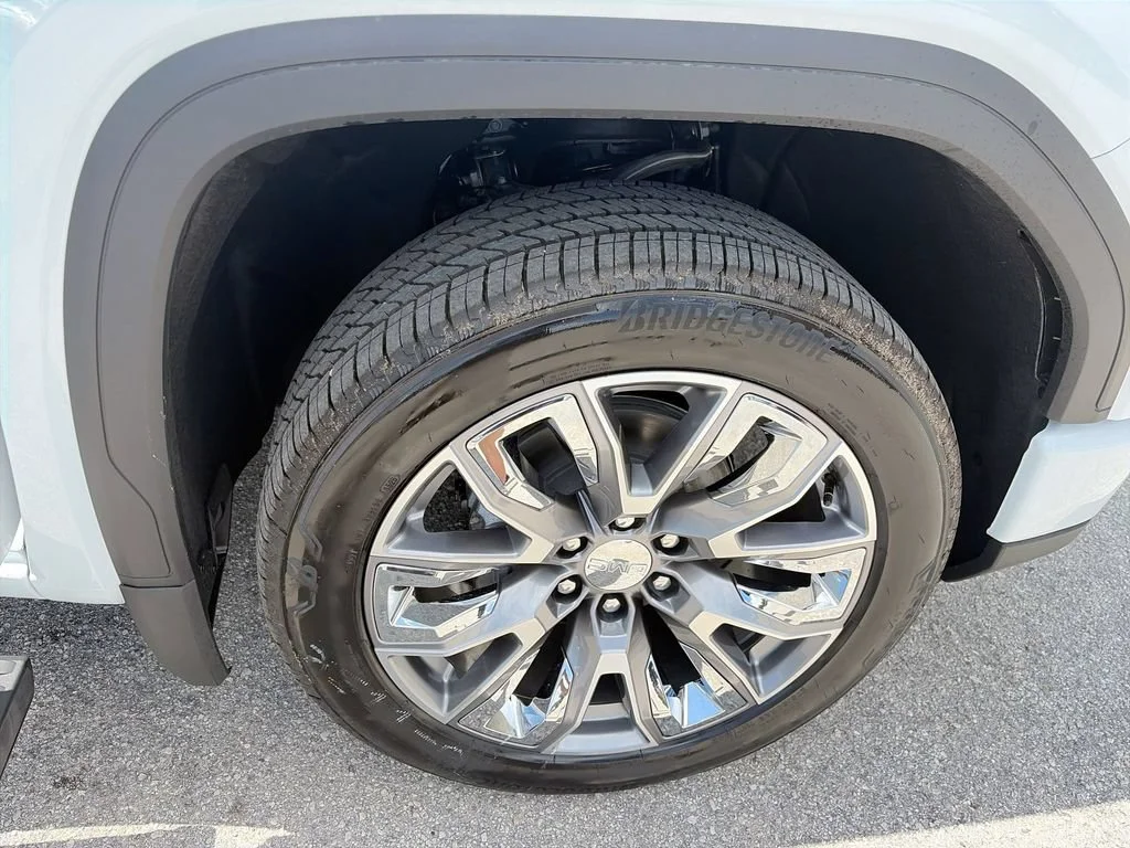 New 2026 Glacier White Tricoat GMC Denali image 39
