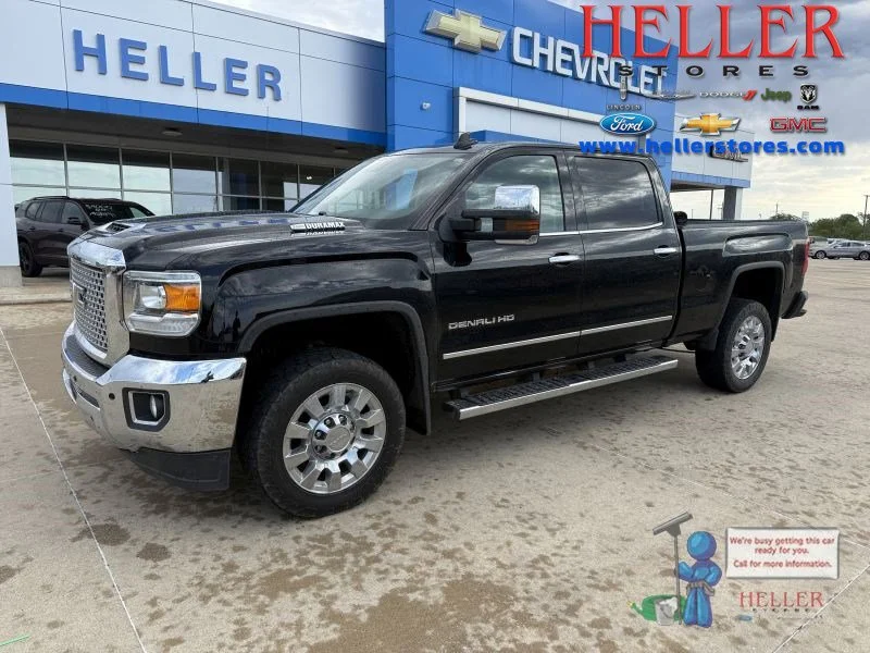 2017 GMC Sierra 4WD Crew Cab Standard Box Denali's photo